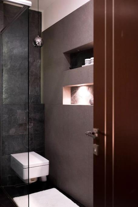 Evergreen - Old Town Spacious Stylish With Ac And One And A Half Bath, Baby & Kid- Friendly 公寓 布拉迪斯拉发